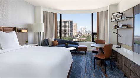 Houston Luxury Hotel Suites & Rooms | Four Seasons Hotel Houston