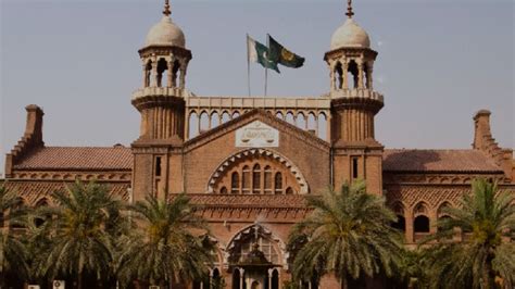 Lahore High Court bans entry of unrelated lawyers, petitioners - DNA ...