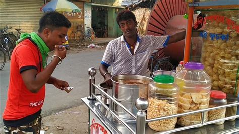 Eating Fuchka ( Golgappa / Panipuri ) - Indian Street Food Kolkata ...