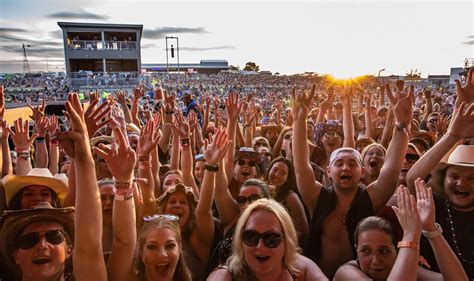 Country Fest Wisconsin 2023: Line-Up, Dates & Tickets | Holler