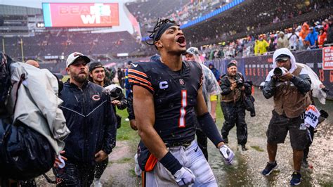 Bears vs. 49ers: QB Justin Fields slides through rain after win