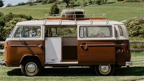 This Classic Volkswagen Kombi Was Turned Into an Adorable Little Camper ...