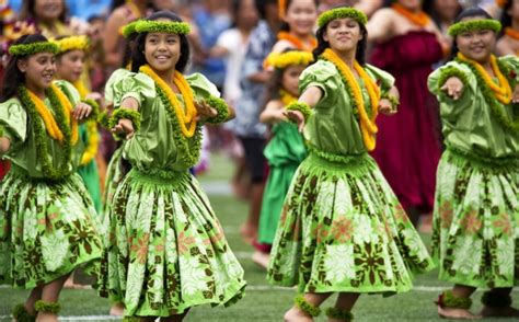 4 Types of Famous Traditional Hawaiian Dance - City Dance Studios