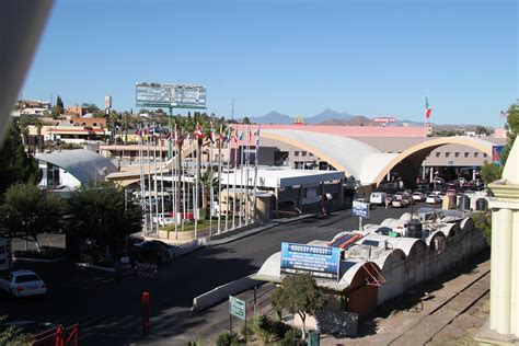 Nogales Sonora Mexico - US Border crossing | Raymond Cunningham | Flickr