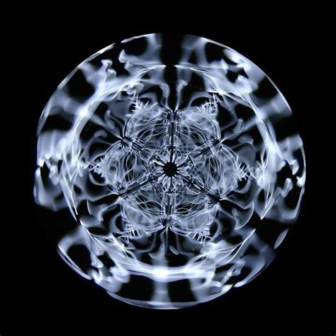 Cymatics pattern made by low frequency sound | Suono, Spiritualità