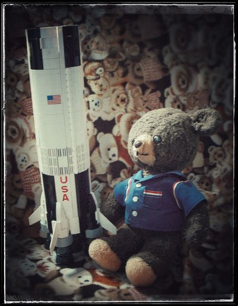 Build Experience and Review: The NASA Apollo Saturn V Lego Set 🐻🧰