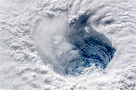 PHOTOS: Inside the eye of Hurricane Florence, images from space ...