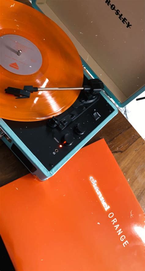 channel ORANGE vinyl | Arte del dormitorio, Vinilos, Álbum de música