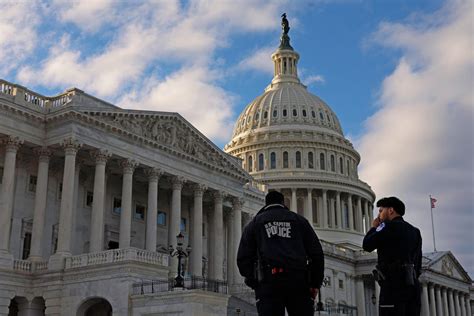 Capitol Police arrest man trying to enter the building with a hammer