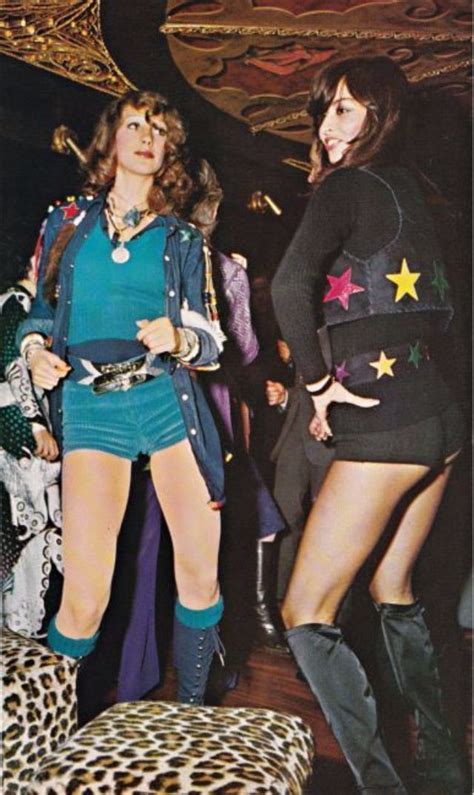 29 Stunning Photos of Dancefloor Styles That Defined the '70s Disco ...