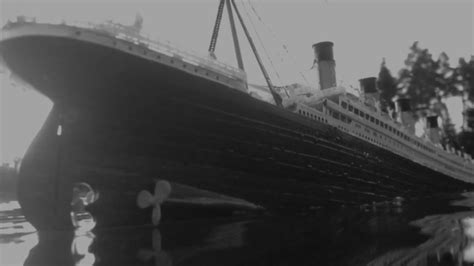 Titanic Model Sinking (mono) [A Night To Remember 1958] - YouTube