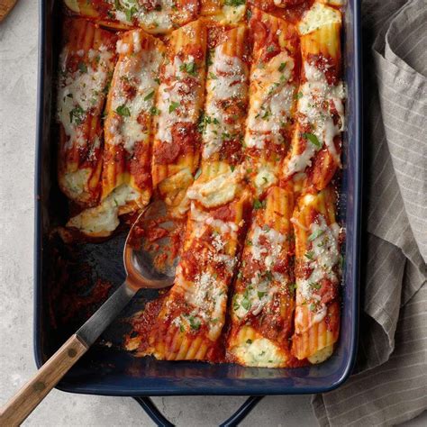 40 Classic Pasta Dishes Everyone Should Know How to Make | Manicotti ...