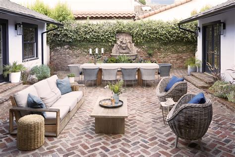 19 Courtyard garden ideas that maximise a small, paved outdoor space ...