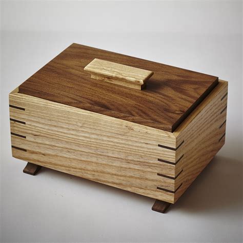 Grain-wrapped ash and walnut keepsake box with splined-miter joints ...