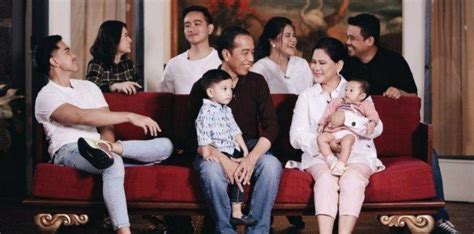 9 Foto Jadul Keluarga Joko Widodo, Harmonis sejak Dulu!