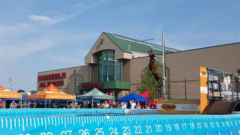 DockDogs® at Scheels Hunting Expo | Coralville,IA, Scheels (Springfield ...