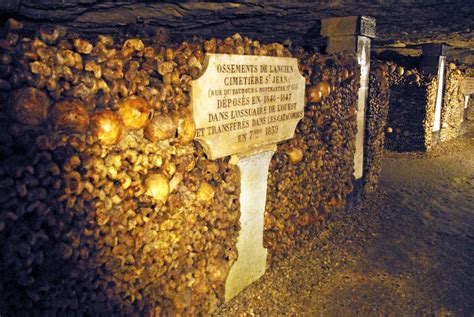 Catacombs of Paris - French Moments