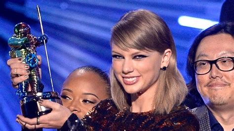 MTV VMAs 2015: Nicki Minaj reconciles with Taylor Swift, feuds with ...