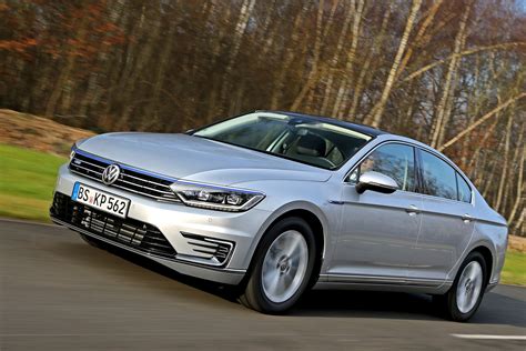 VW Passat GTE hybrid finally arrives in UK from £34,025 | Auto Express