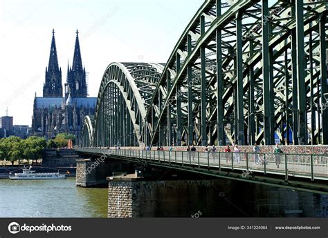 Catedral Colonia Puente Hohenzollern — Foto de stock #341224064 ...