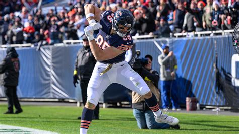 WATCH: Bears' Cole Kmet makes highlight reel, one-handed catch - NBC ...