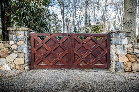 Wood Driveway Gates - Lubbock Fence Builder