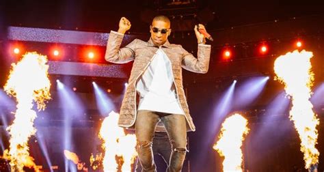 Tinie Tempah - 'Written In The Stars' (Live Performance, Jingle Bell ...