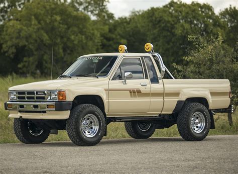 The Fourth-Generation Toyota 4×4 Pickup - The Indestructible Hilux