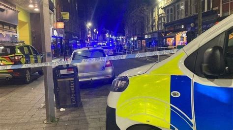 Leicester: Eight arrests after boy stabbed in city centre fight - BBC News