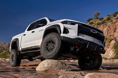 2024 Chevrolet Colorado ZR2 Bison Offroad Articulation | AUTOBICS