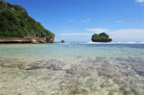 11 Spot Foto Pantai Goa Cina MALANG (HTM, Rute, Obyek Wisata)