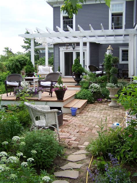 Great Outdoor Spaces - Patio + Porch Ideas - COCOCOZY