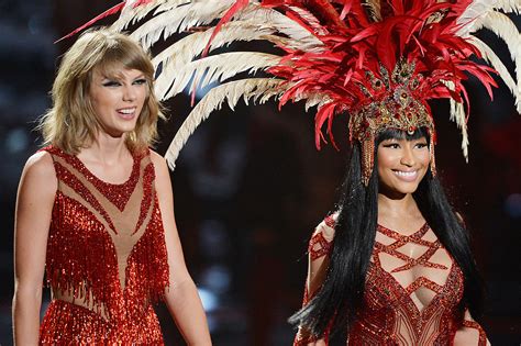 Taylor Swift and Nicki Minaj Kiss and Make Up During 2015 MTV VMAs ...