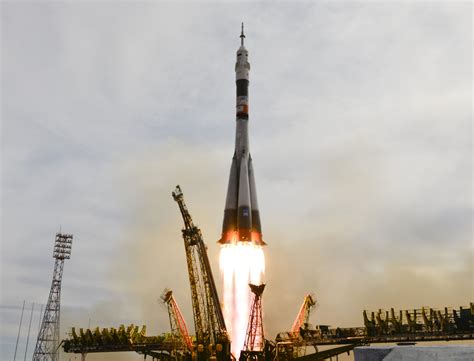 Three Soyuz Crew Members Launch for Two Day Trip to Station – Space Station