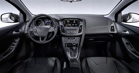 2014 Ford Focus facelift gets revised looks and interior Autodesk VRED ...