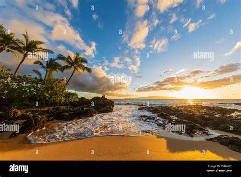 Secret Beach at sunset, Maui, Hawaii, USA Stock Photo - Alamy