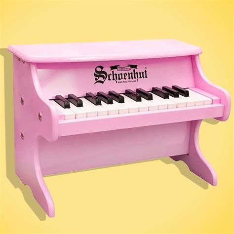 Spotted: Chloë Sevigny’s Infant Son’s Schoenhut Baby Piano | The Strategist