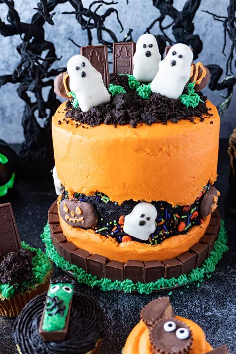 Graveyard Halloween Cake - The Cake Boutique