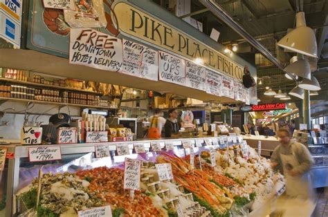 Fresh fish row on Pike Place market stall, Seattle, Washington, USA ...