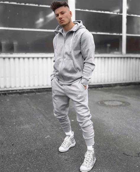 Grey Sweatpants Outfit Men, Sweatpants Style, Men Nike Sweatsuit Outfit ...