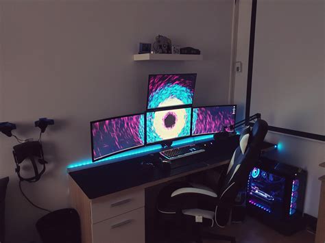 My 4 Monitor Setup! "Its Super hard to find good Wallpapers..." : r ...