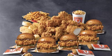 Popeyes Is Selling Family Meal Bundles And They Come With *The* Chicken ...