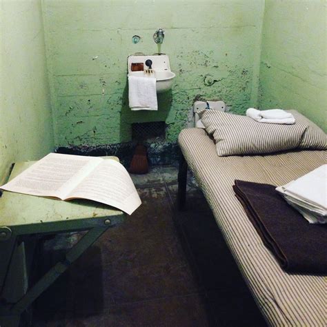 Prison cell in Alcatraz State Penitentiary | Alcatraz island prison ...