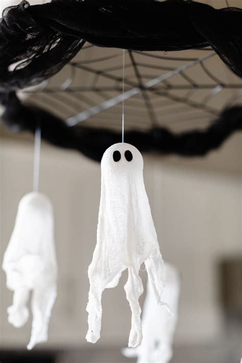 Cheesecloth Ghosts - A Pumpkin And A Princess