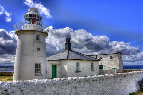 farne island lighthouse | situated on the first of the inner… | Flickr