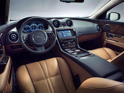 2014 Jaguar XJ interior