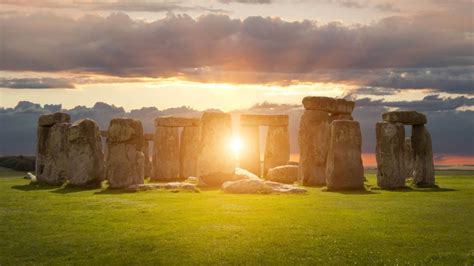 Watch The Sunrise At Stonehenge For Winter Solstice