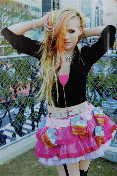 Hello Kitty Music Video Set - Avril Lavigne Photo (36957229) - Fanpop