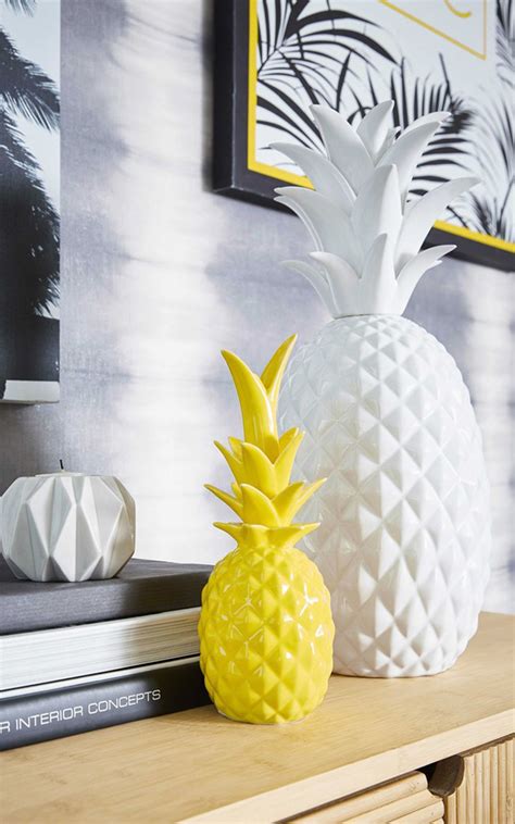 Pineapple ornaments in yellow and white | Maisons du Monde Ceramic ...