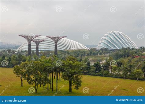 Singapore Bay Gardens Just before the Rain Editorial Stock Image ...